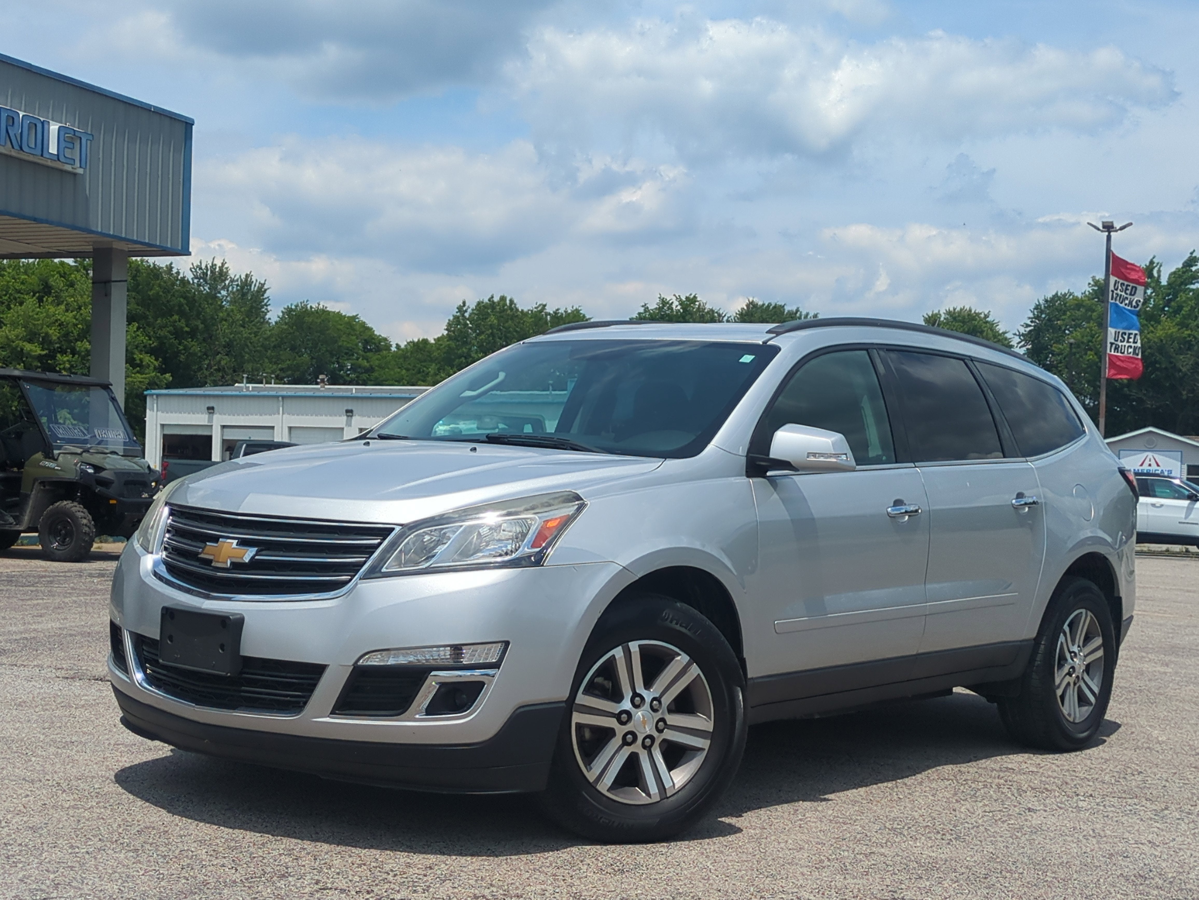 2016 Chevrolet Traverse 2LT in Silver Ice Metallic — front three-quarter view